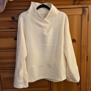 Tahari Cream V-Neck Sweater/Sweatshiry